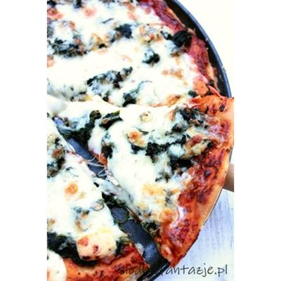 Pizza ze szpinakiem, gorgonzolą i mozzarellą