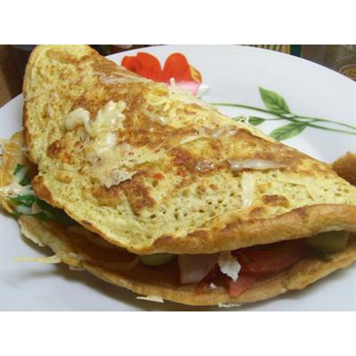 Omlet z fetą i pomidorami